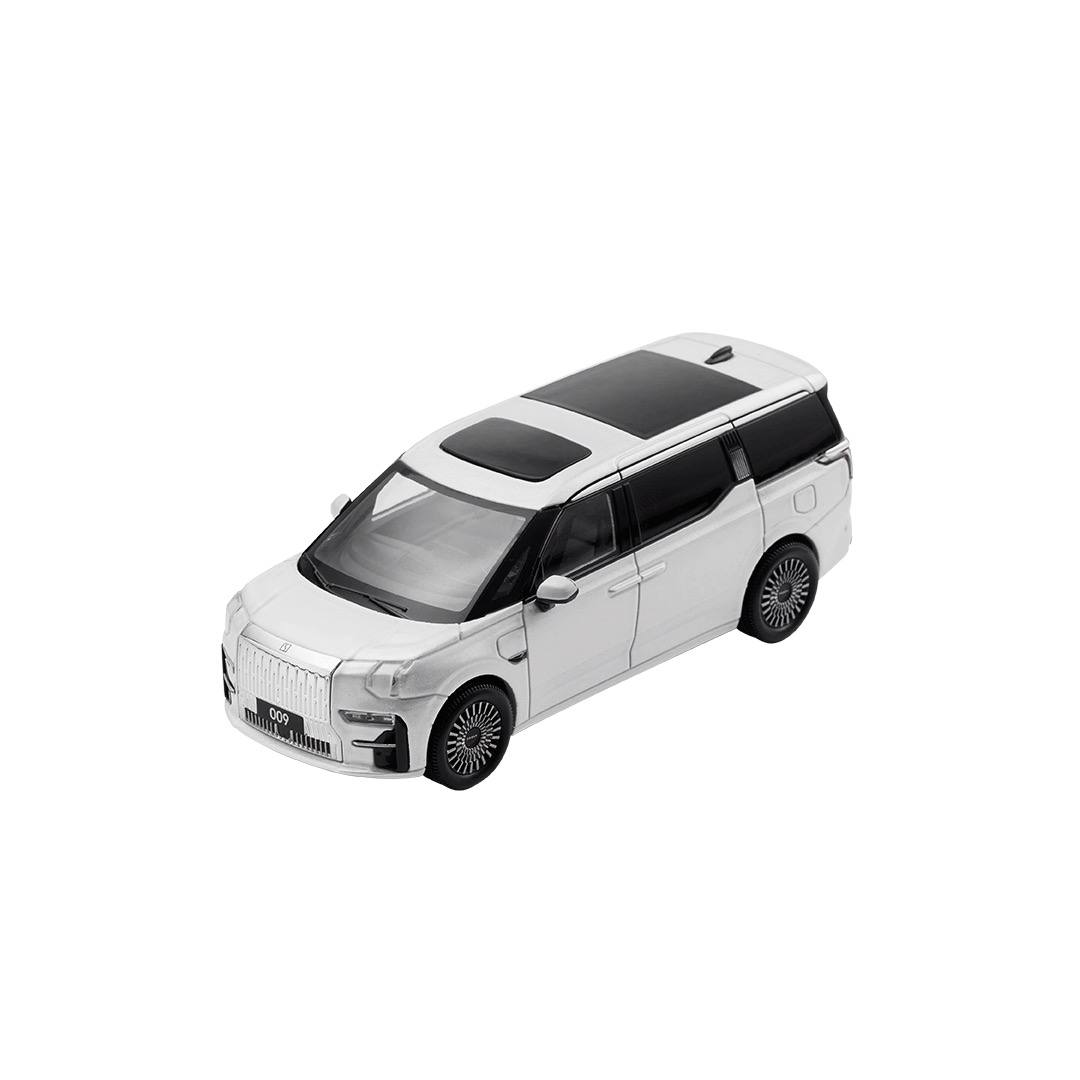Модель автомобіля ZEEKR 009 у масштабі 1:64