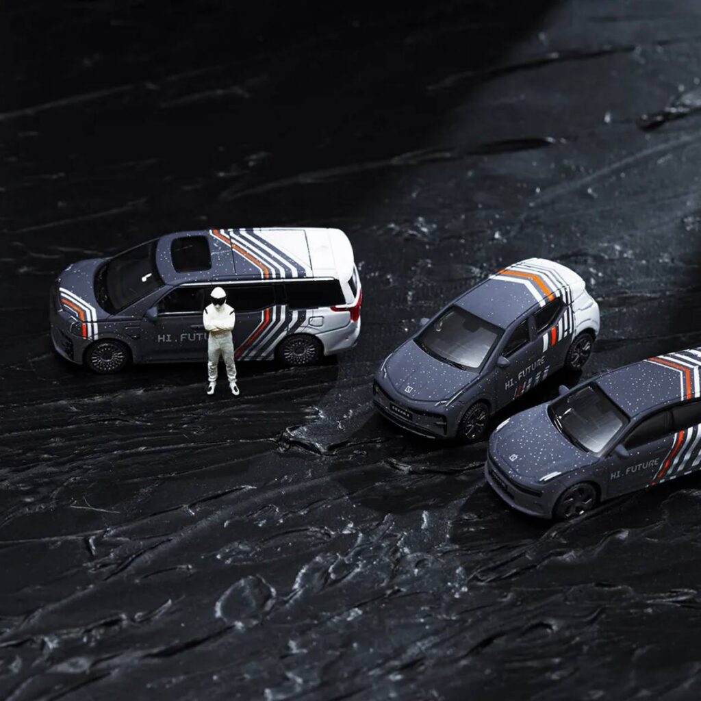 Модель автомобіля ZEEKR 009 у масштабі 1:64