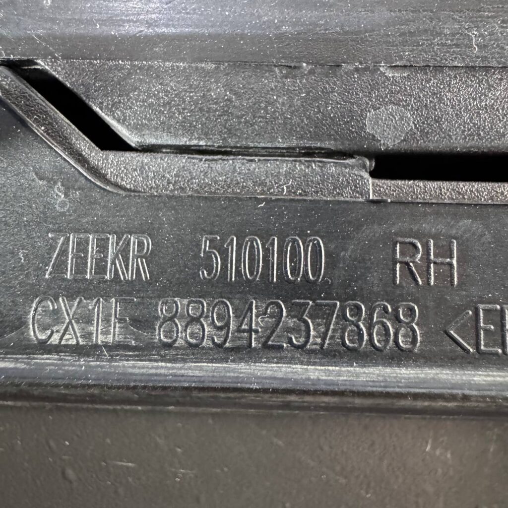 Уплотнительная резинка дверей нижня (R/R) ZEEKR 7X