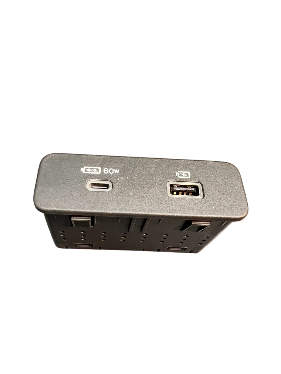 USB/TYPE C порты для центральной консоли заднього ряду ZEEKR 001
