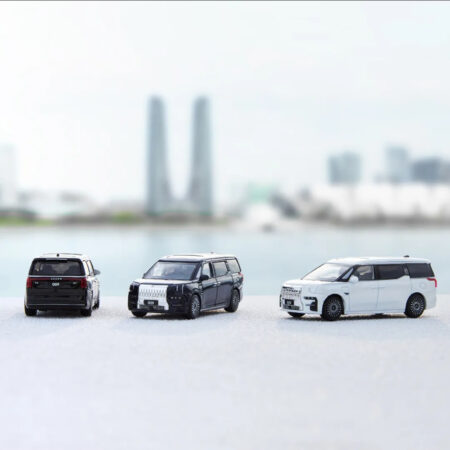 Модель автомобіля ZEEKR 009 у масштабі 1:64