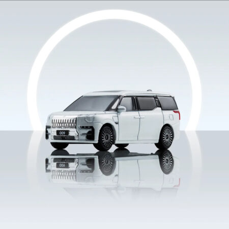 Модель автомобіля ZEEKR 009 у масштабі 1:64