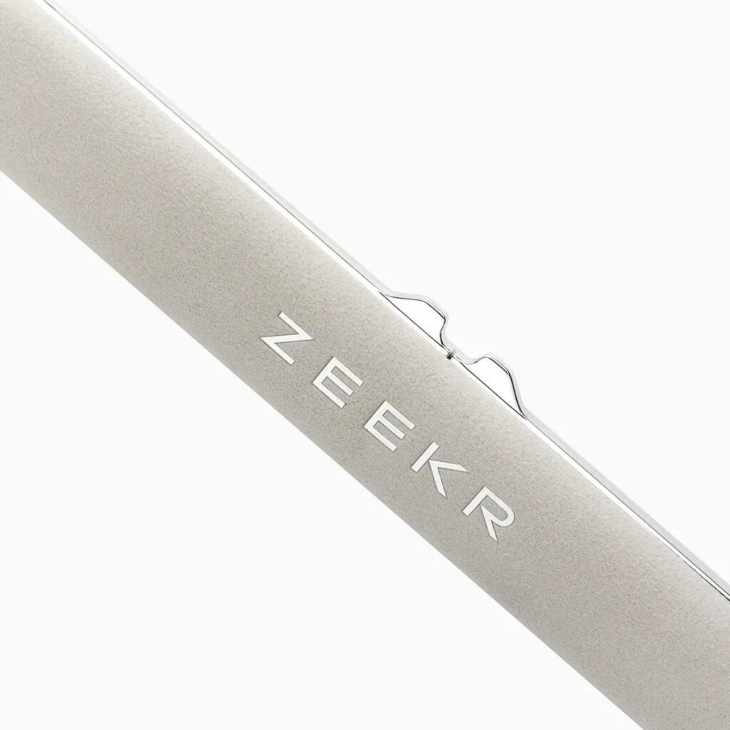 Выдвижная вешалка для одежды ZEEKR 9X