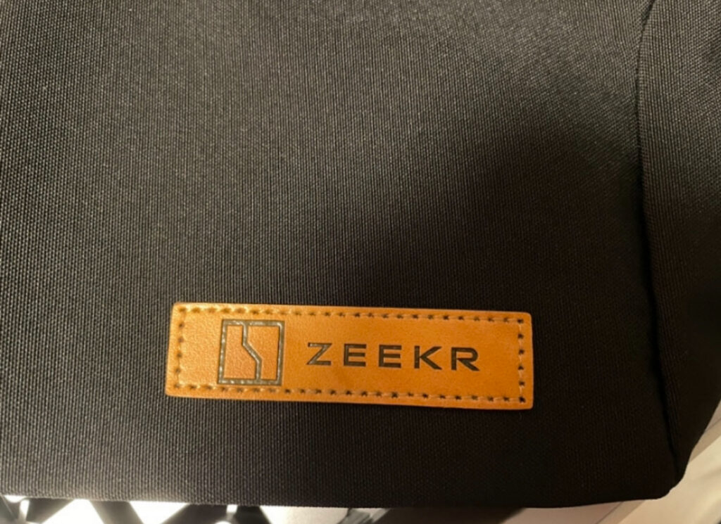 Косметичка чорна ZEEKR